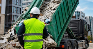 Вывоз строительного мусора в Анжере-Судженске: услуги лицензированной компании — ПроМусор